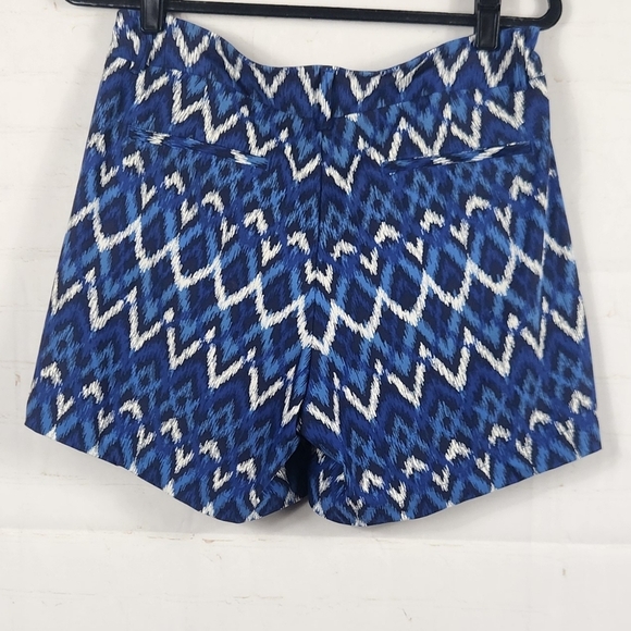 Spanx Sunshine Quick Dry Golf Athletic Shorts in Ikat Geometric Pattern Medium - Picture 4 of 9